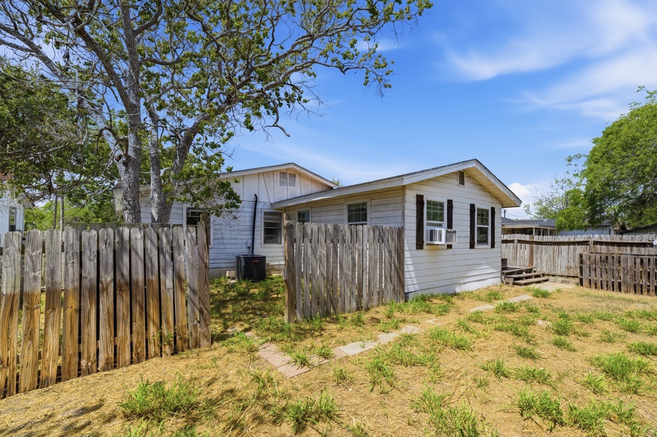 1101 Laredo Street Sinton, TX 78387 - Photo 24 of 26