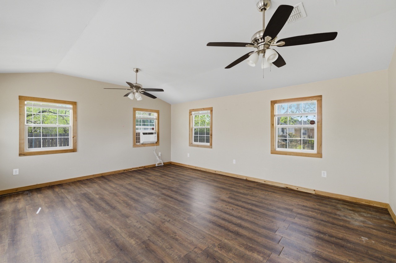 1101 Laredo Street Sinton, TX 78387 - Photo 4 of 26