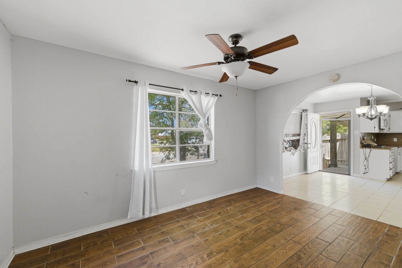 1101 Laredo Street Sinton, TX 78387 - Photo 5 of 26