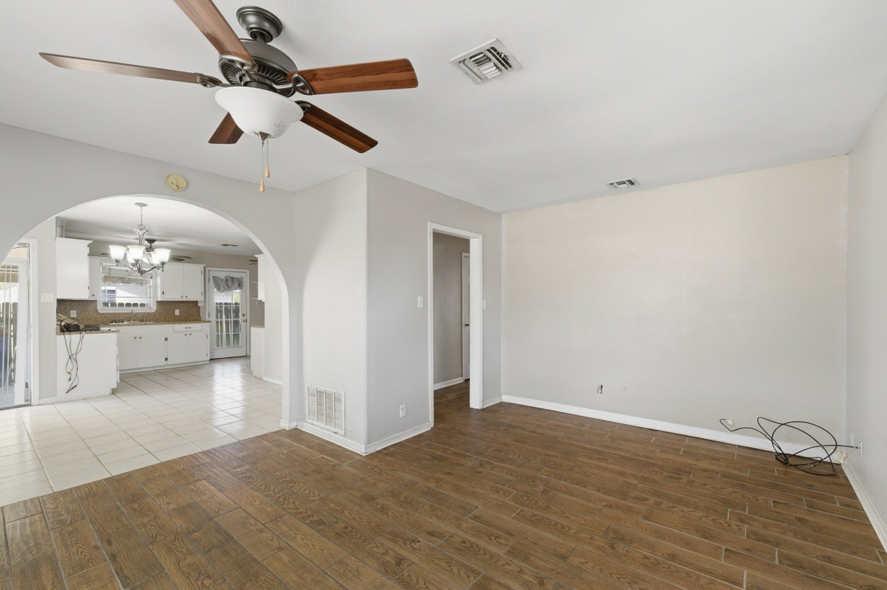 1101 Laredo Street Sinton, TX 78387 - Photo 6 of 26