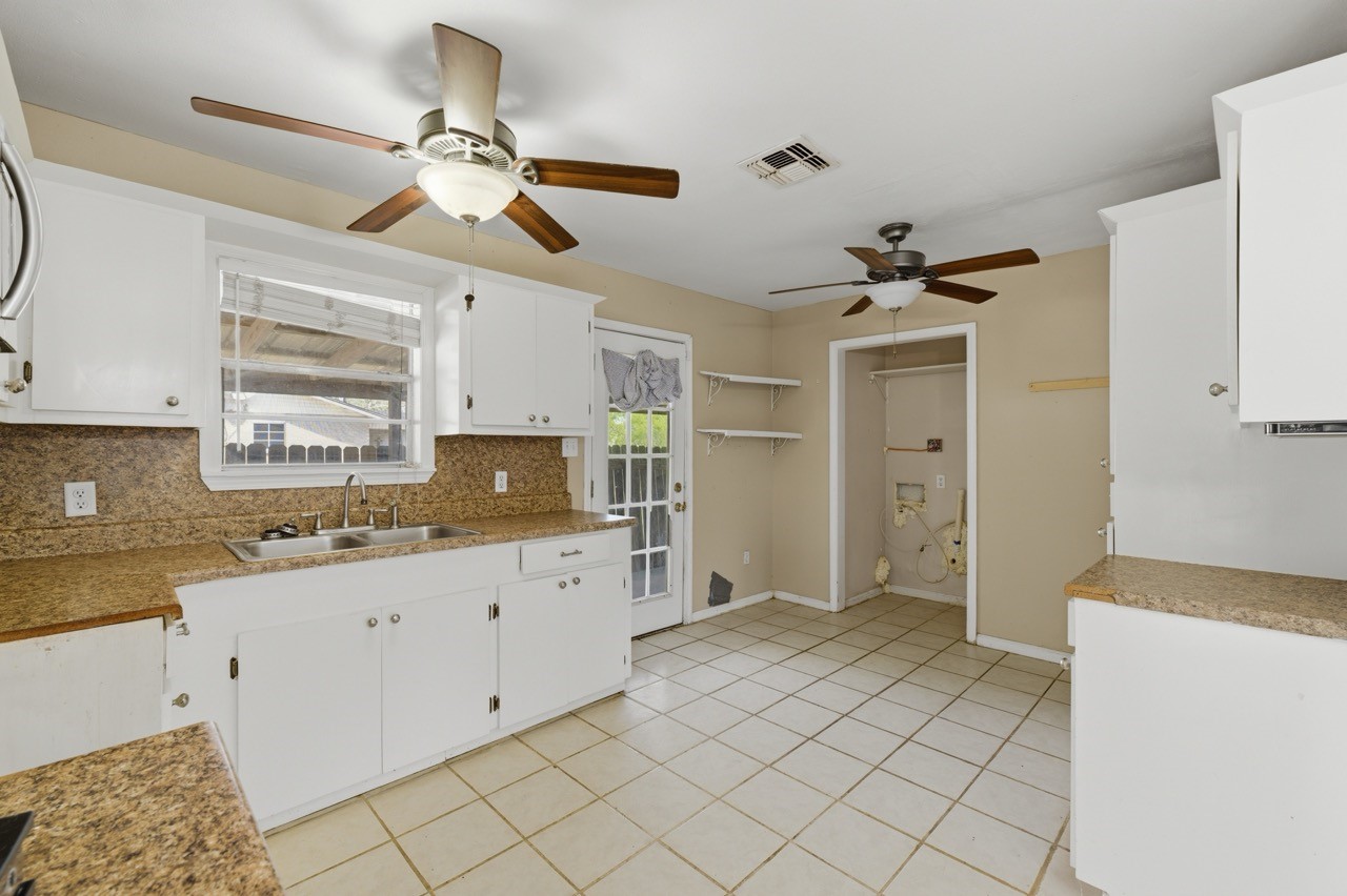 1101 Laredo Street Sinton, TX 78387 - Photo 9 of 26