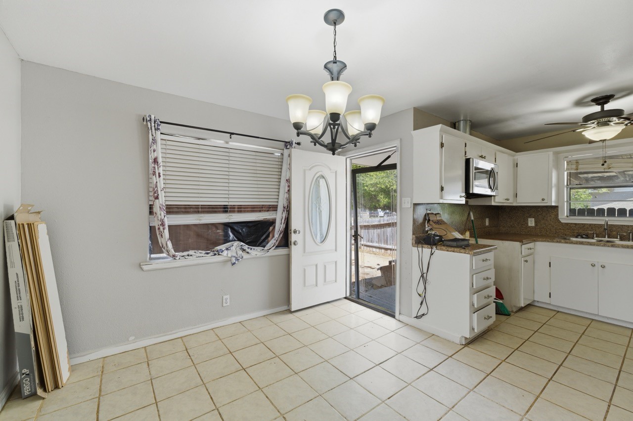 1101 Laredo Street Sinton, TX 78387 - Photo 10 of 26