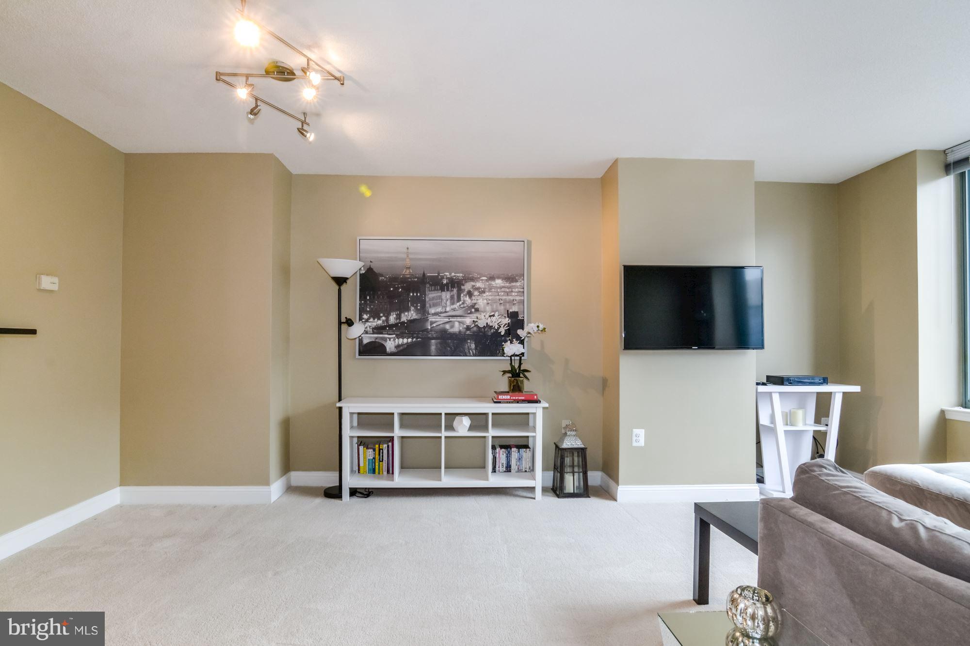 851 North Glebe Road, Unit 1518 Arlington, VA 22203 - Photo 3 of 20 Interior (General)