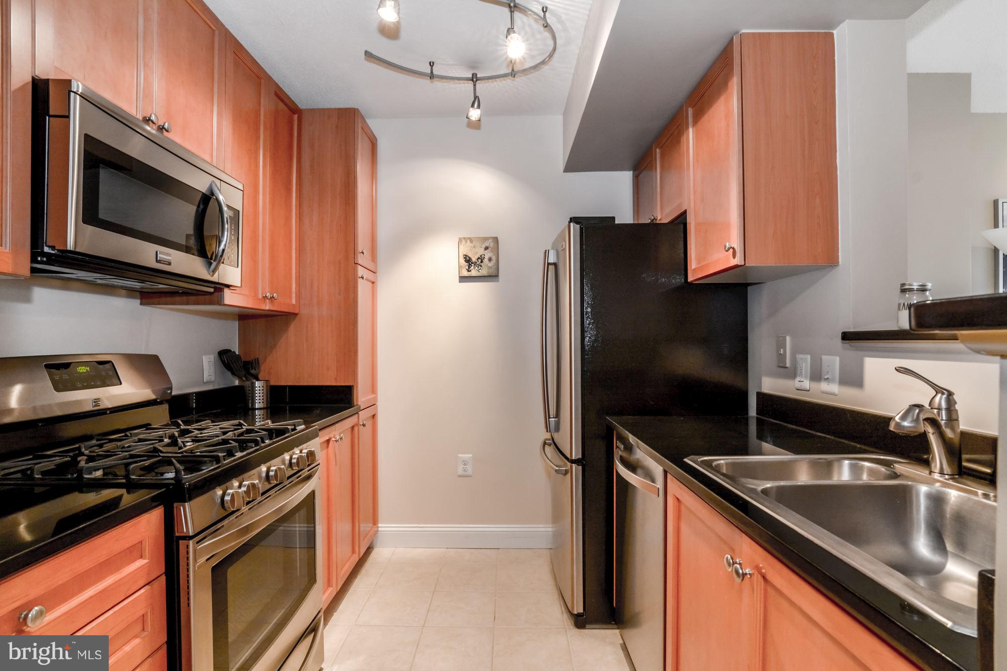 851 North Glebe Road, Unit 1518 Arlington, VA 22203 - Photo 5 of 20 Kitchen
