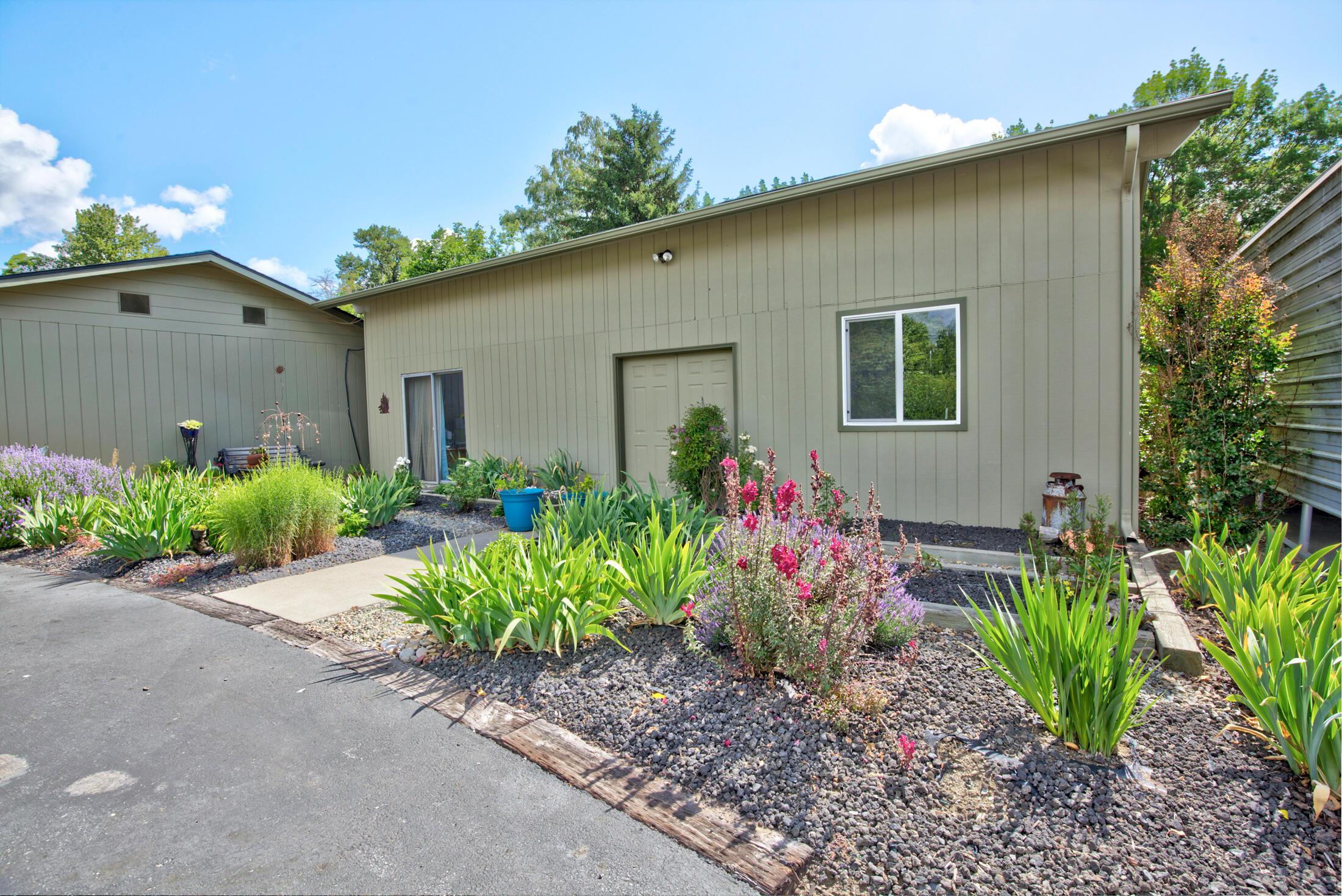 4720 Leonard Road Grants Pass, OR 97527 - Photo 40 of 56 leonard045