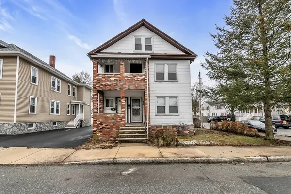 $2,600 | 32-34 Magnolia Street, Unit 2, Lawrence, MA 01841