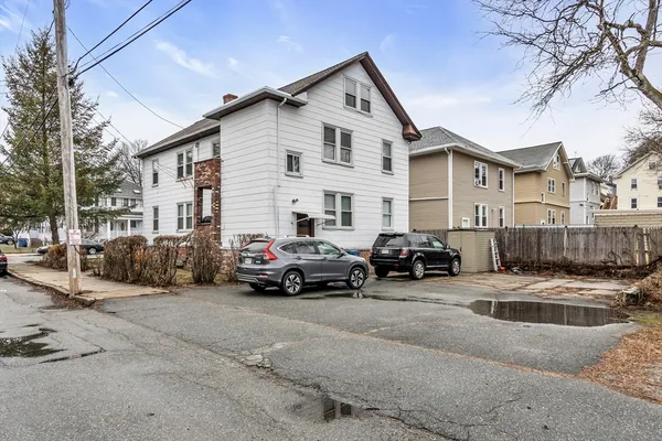 $2,600 | 32-34 Magnolia Street, Unit 2, Lawrence, MA 01841