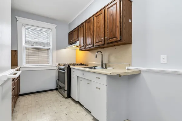 $2,600 | 32-34 Magnolia Street, Unit 2, Lawrence, MA 01841