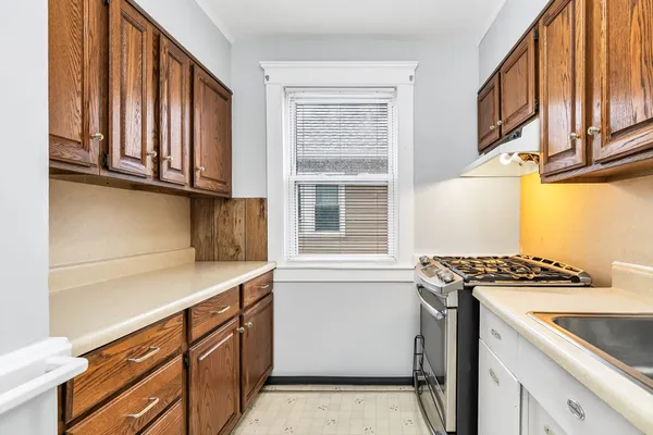 $2,600 | 32-34 Magnolia Street, Unit 2, Lawrence, MA 01841