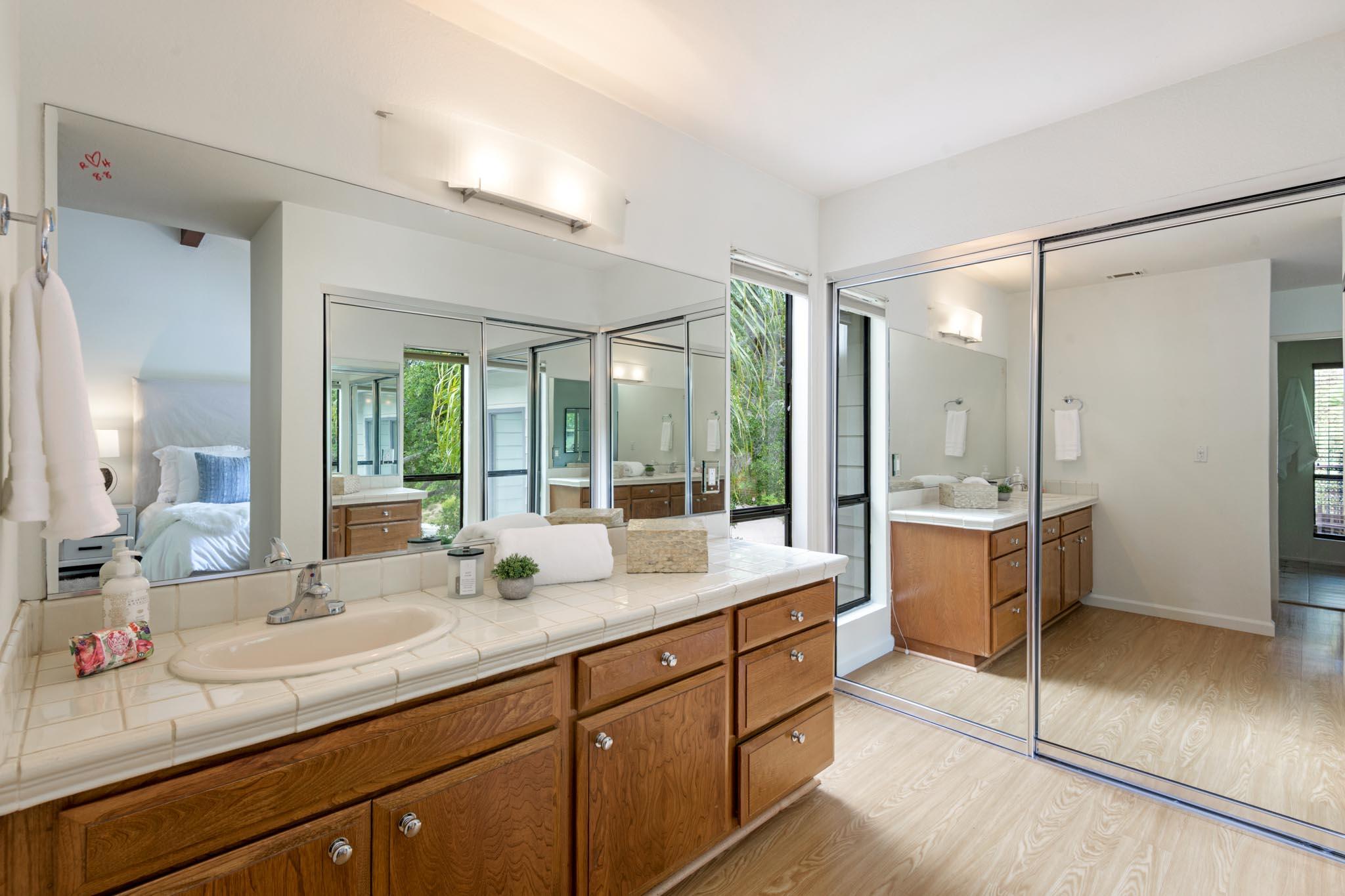 1545 Manitou Road Santa Barbara, CA 93105 - Photo 11 of 26 Primary Bathroom
