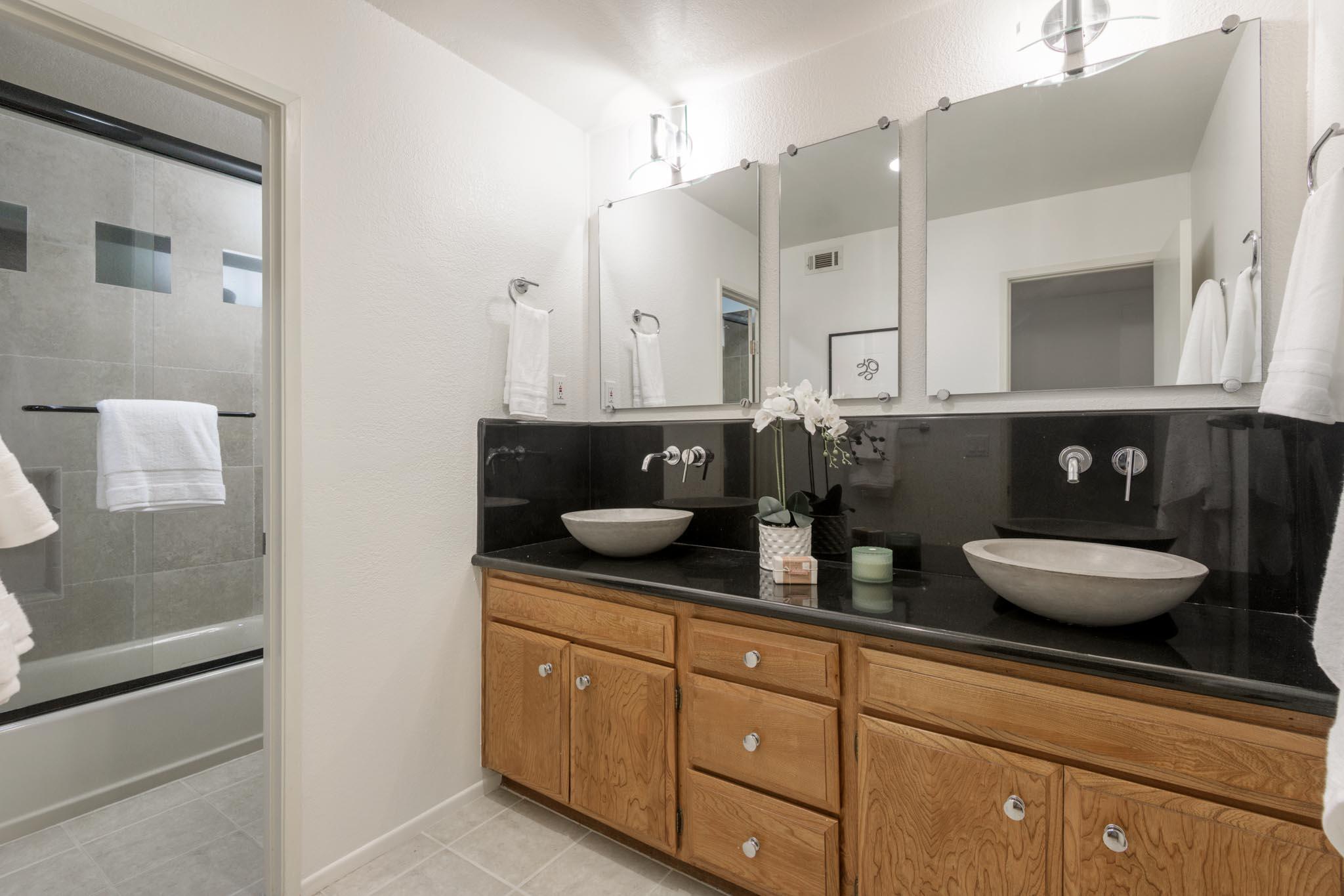 1545 Manitou Road Santa Barbara, CA 93105 - Photo 14 of 26 Bathroom 2