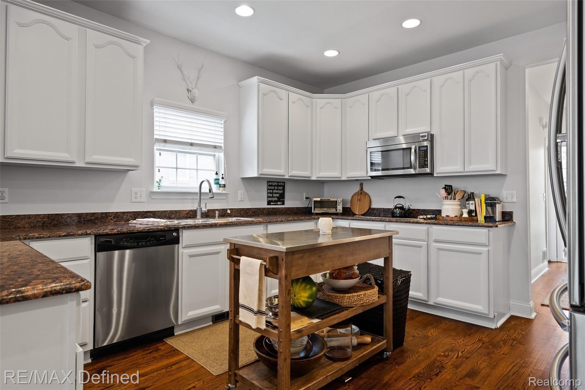 735 East Bluff Court Rochester, MI 48306 - Photo 12 of 53 735-E-Bluff-Ct (12).jpg