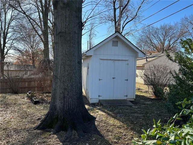 $219,950 | 3700 Randall Drive, Independence, MO 64055