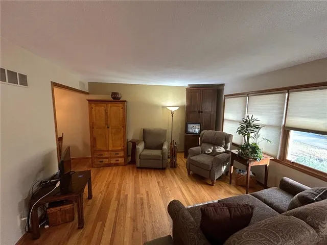 $219,950 | 3700 Randall Drive, Independence, MO 64055