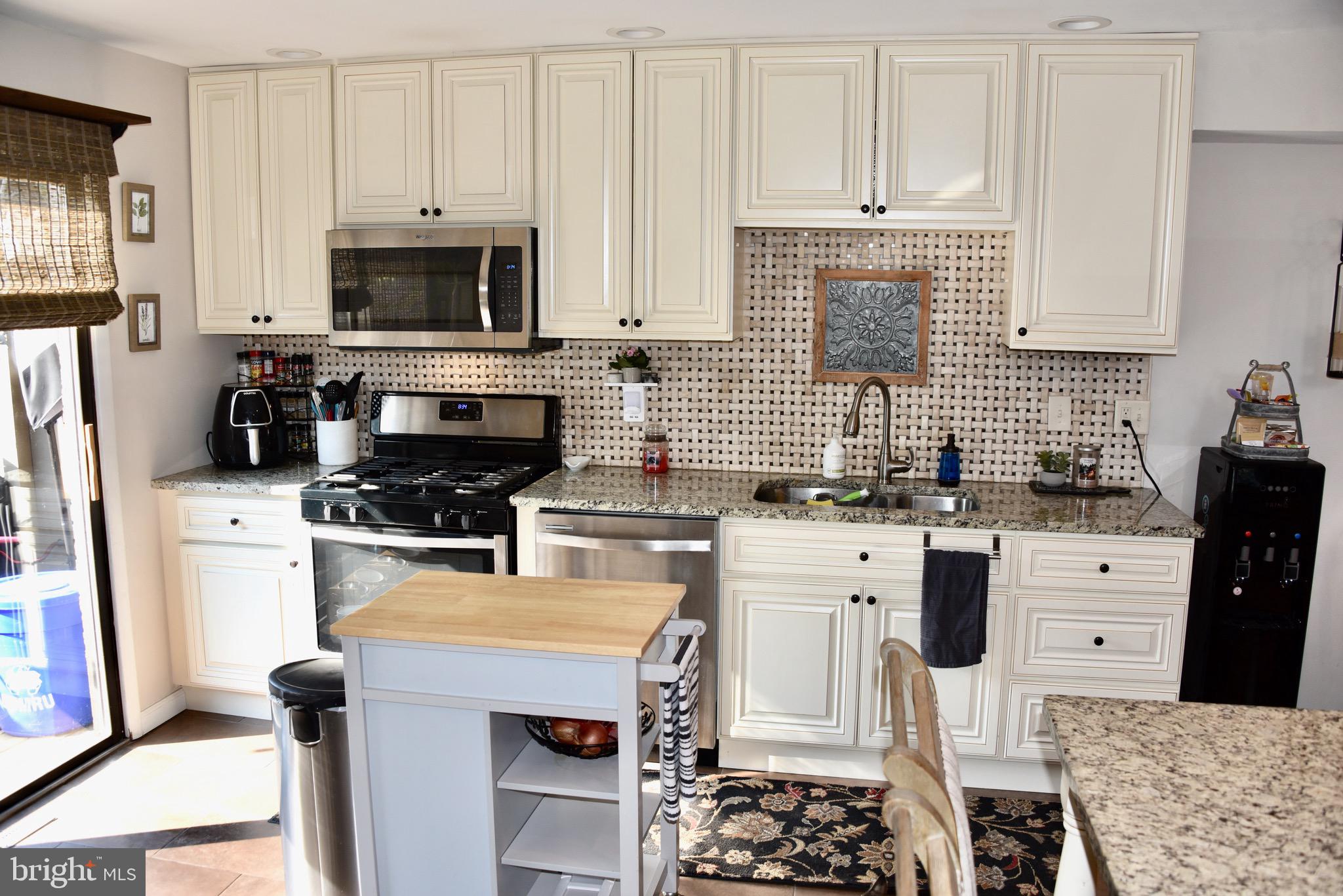 37 Tee Circle Reading, PA 19607 - Photo 13 of 35 Tiled Floor And Backsplash