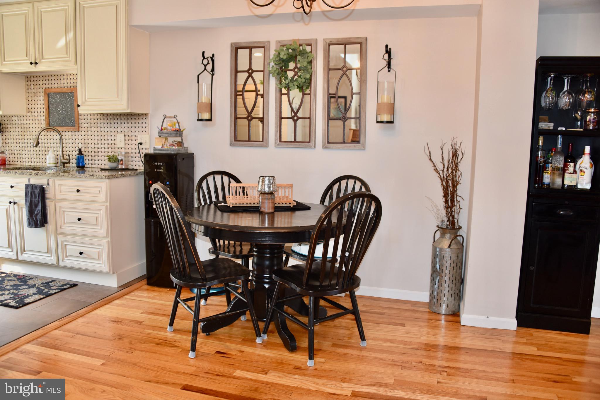 37 Tee Circle Reading, PA 19607 - Photo 8 of 35 Dining Area - Oak Hardwood Floors