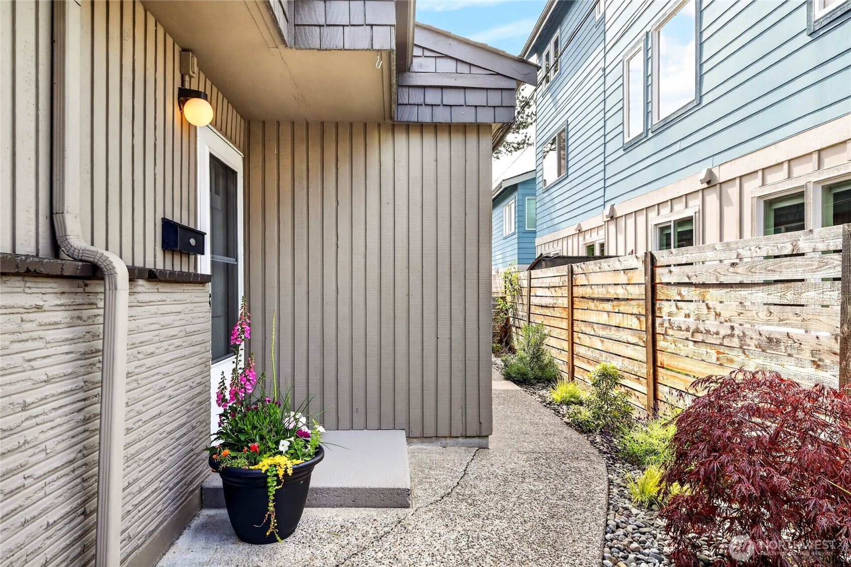 3039 61st Avenue Southwest Seattle, WA 98116 - Photo 5 of 36