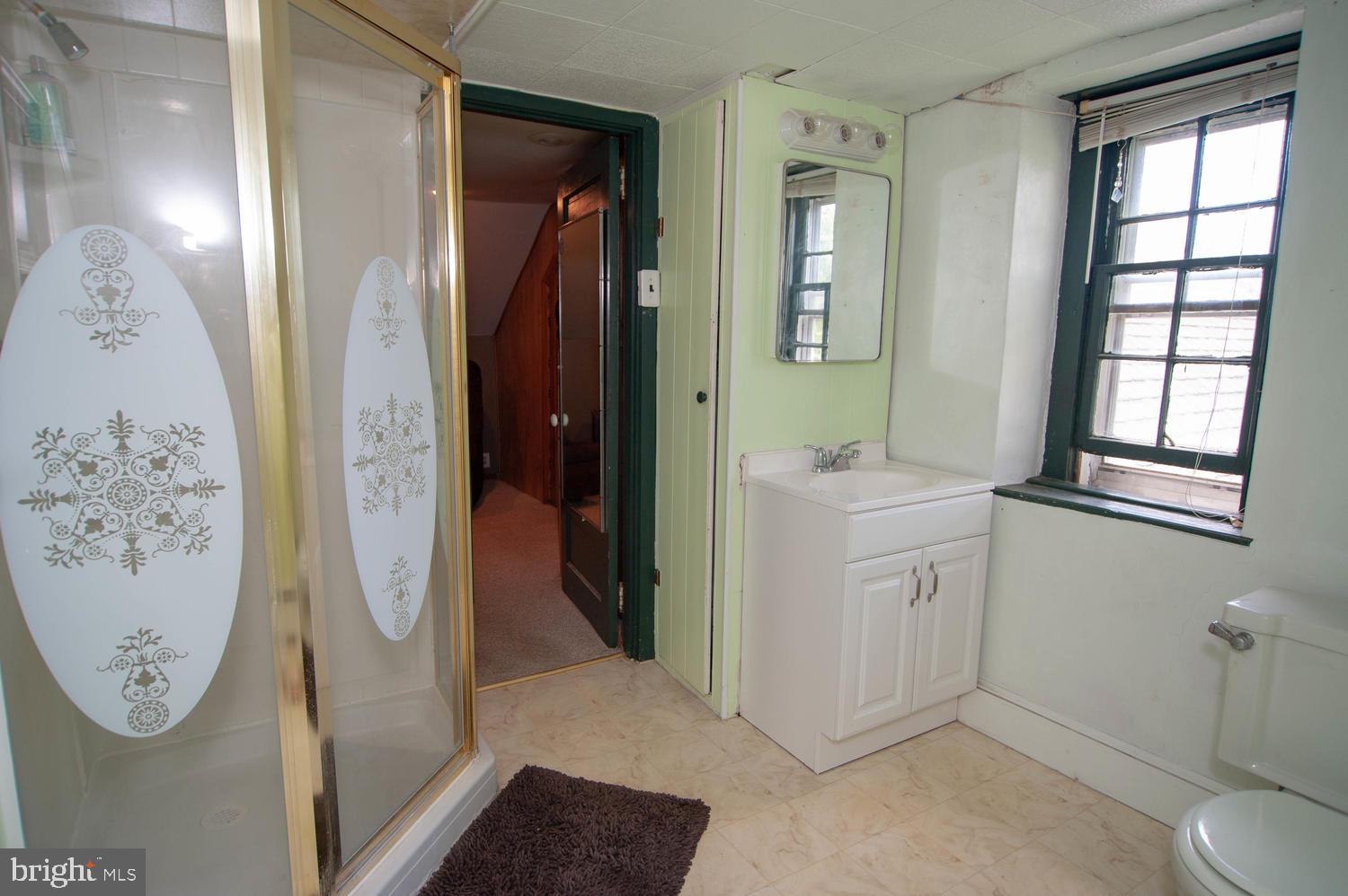 1145 Charter Road Warminster, PA 18974 - Photo 51 of 63 3rd Floor Full Bathroom