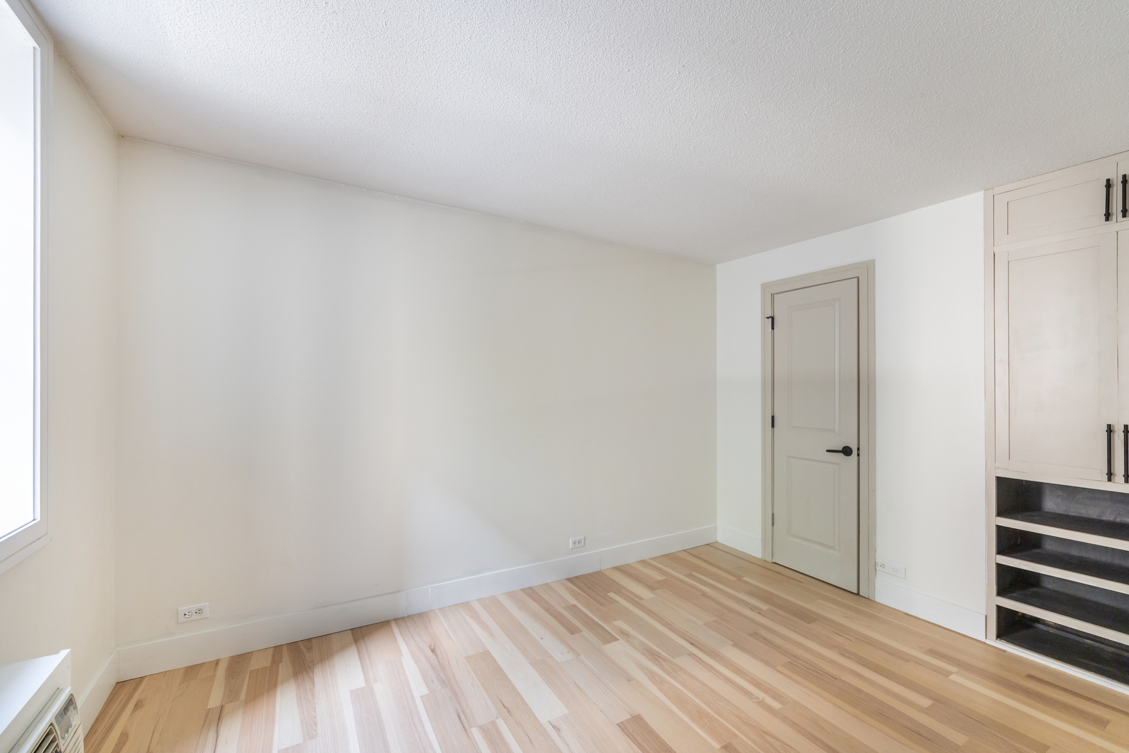 1339 North Dearborn Street, Unit 2B Chicago, IL 60610 - Photo 16 of 20 a view of empty room with wooden floor and fan