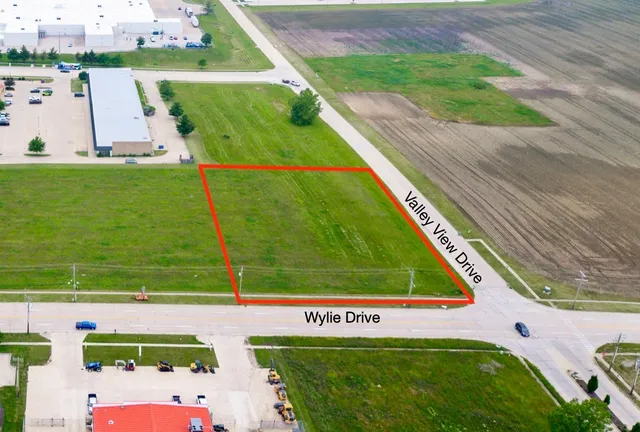 $300,000 | 1044 Wylie Drive, Bloomington, IL 61705