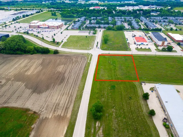 $300,000 | 1044 Wylie Drive, Bloomington, IL 61705