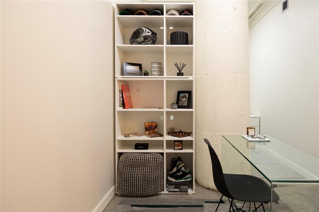 1122 Jackson Street, Unit 618 Dallas, TX 75202 - Photo 5 of 17 a room with a workspace and a window