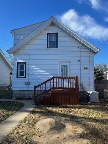 $239,900 | 602 South Oak Park Court, Milwaukee, WI 53214