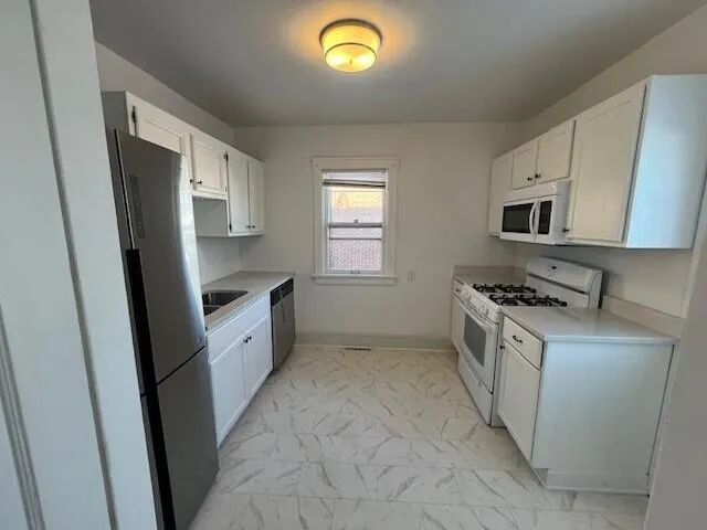 $239,900 | 602 South Oak Park Court, Milwaukee, WI 53214