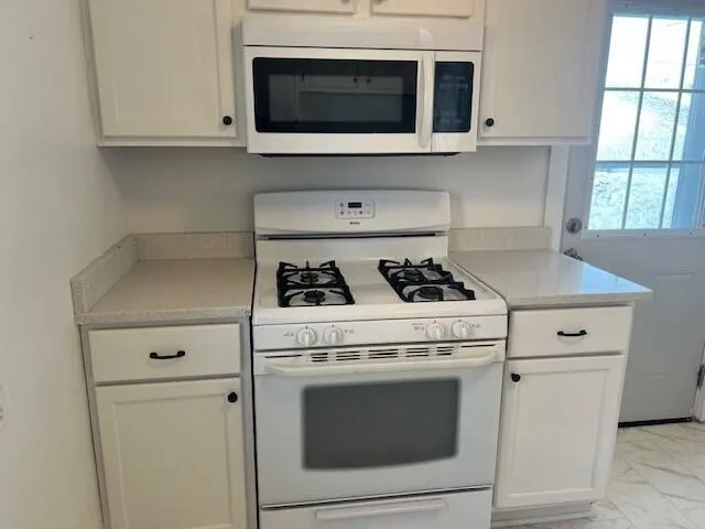 $239,900 | 602 South Oak Park Court, Milwaukee, WI 53214