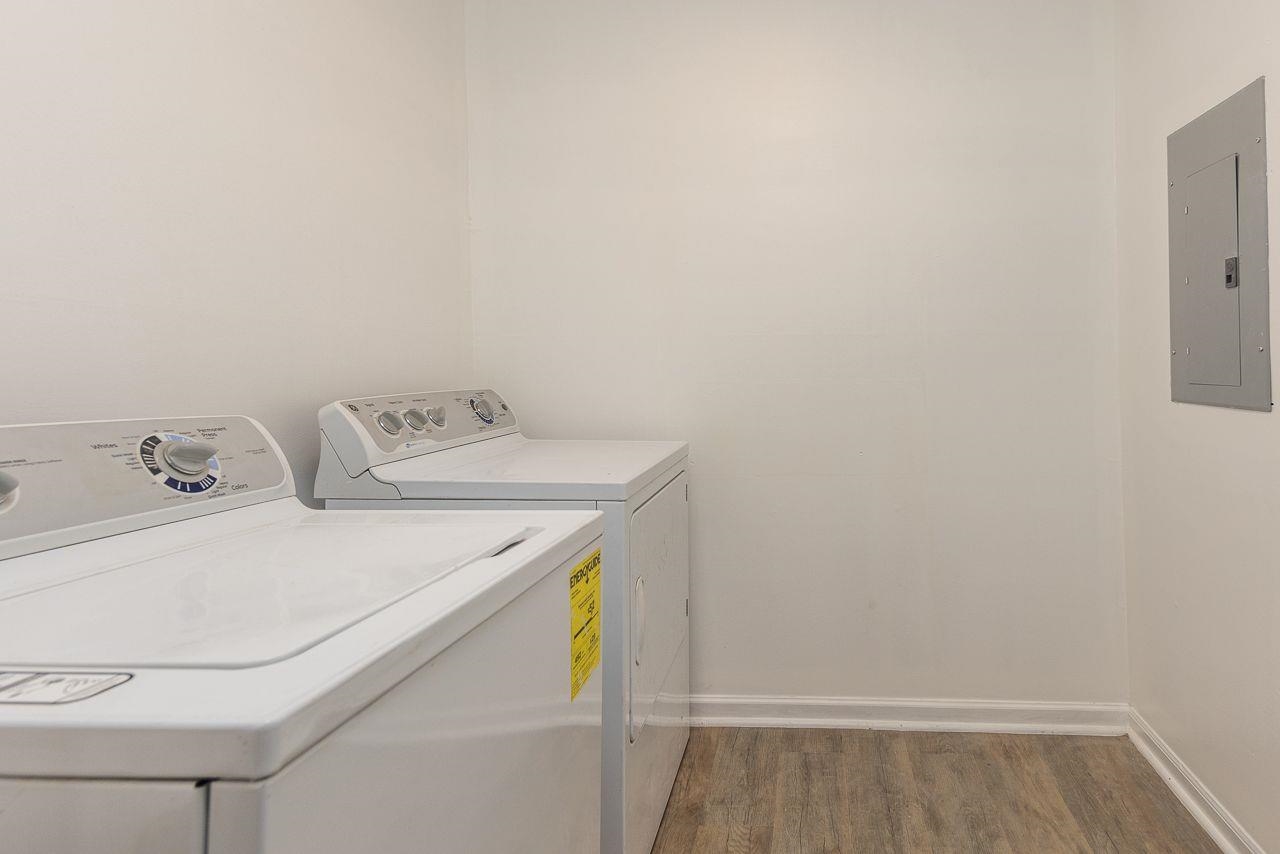 1243 Dearing Road Memphis, TN 38117 - Photo 21 of 25 a utility room with dryer and washer