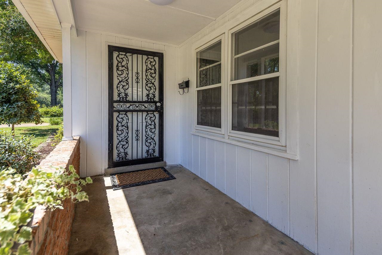 1243 Dearing Road Memphis, TN 38117 - Photo 3 of 25 a view of front door of a house