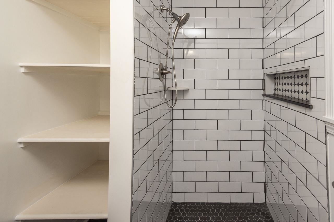 1243 Dearing Road Memphis, TN 38117 - Photo 9 of 25 a bathroom with a shower