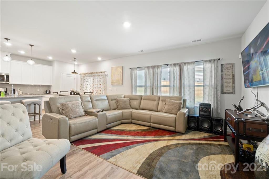 6129 Hailstone Road Charlotte, NC 28215 - Photo 3 of 21 Gallery Image 3