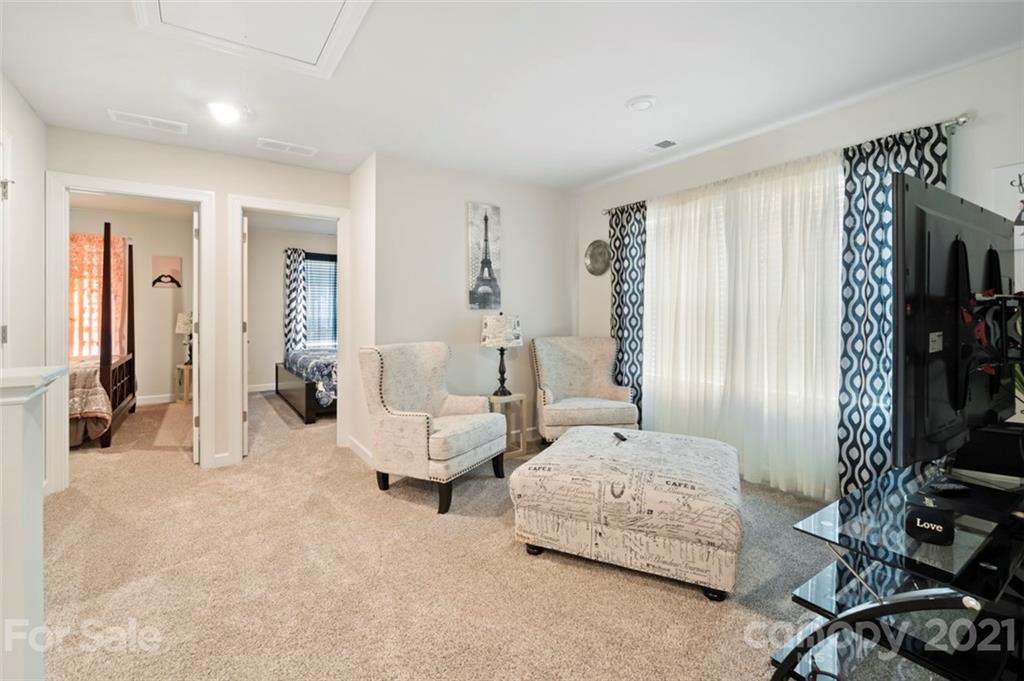 6129 Hailstone Road Charlotte, NC 28215 - Photo 10 of 21 Gallery Image 10