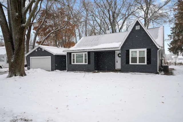 $289,900 | 26347 West Shannon Avenue, Antioch, IL 60002