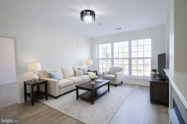 $2,700 | 400 Symphony Circle, Unit 422H, Cockeysville, MD 21030