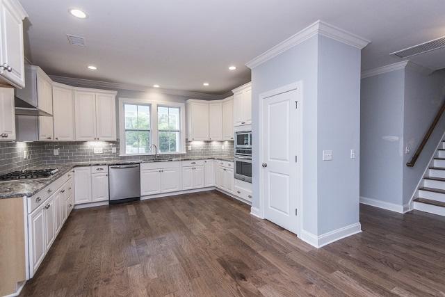 1337 Hamlin Road Mount Pleasant, SC 29466 - Photo 10 of 36 HC 4 roomy kitchen