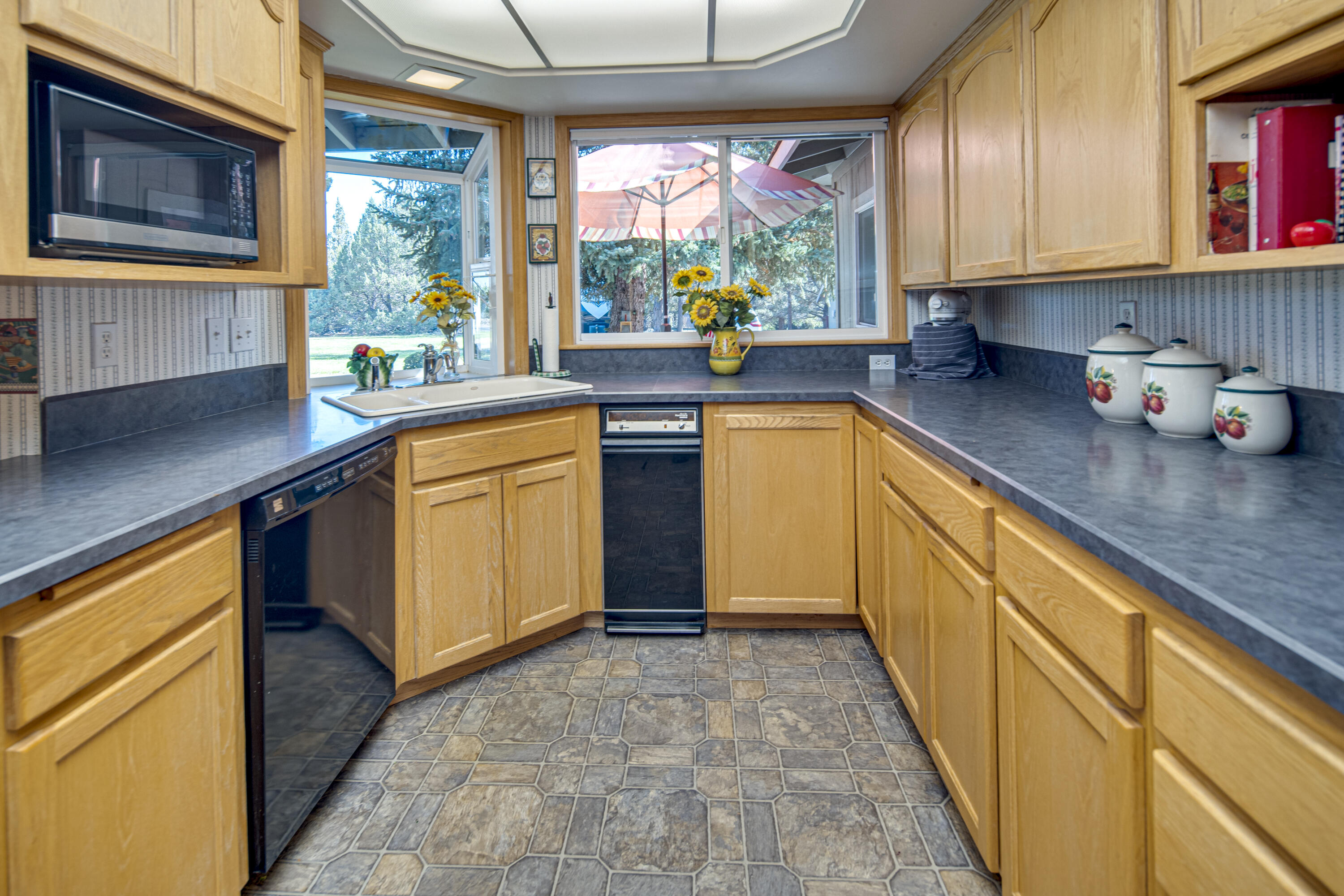 22075 Bear Creek Road Bend, OR 97701 - Photo 18 of 95 22075-404