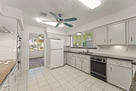 $569,000 | 10614 Lynbrook Drive, Houston, TX 77042