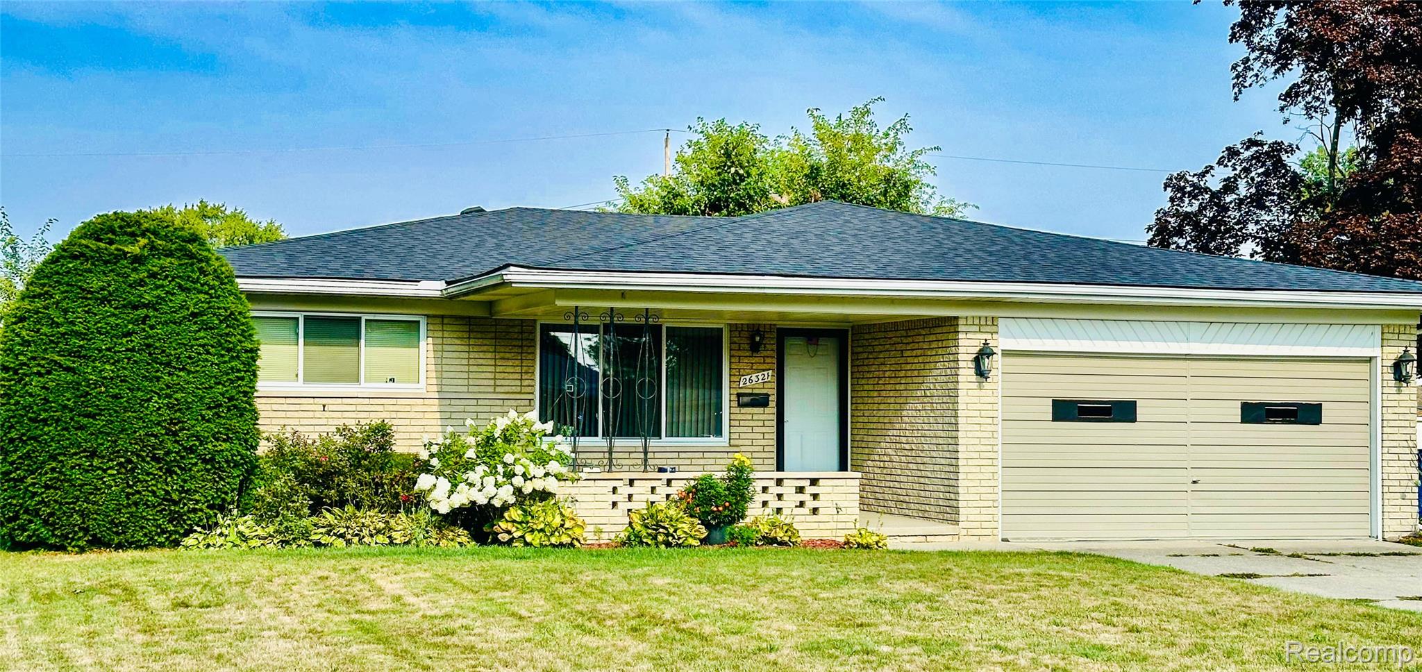 26321 Burg Road Warren, MI 48089 - Photo 2 of 27 66fd7adc-3b82-4d3e-8a25-9fb935a167a7 (1).jpeg