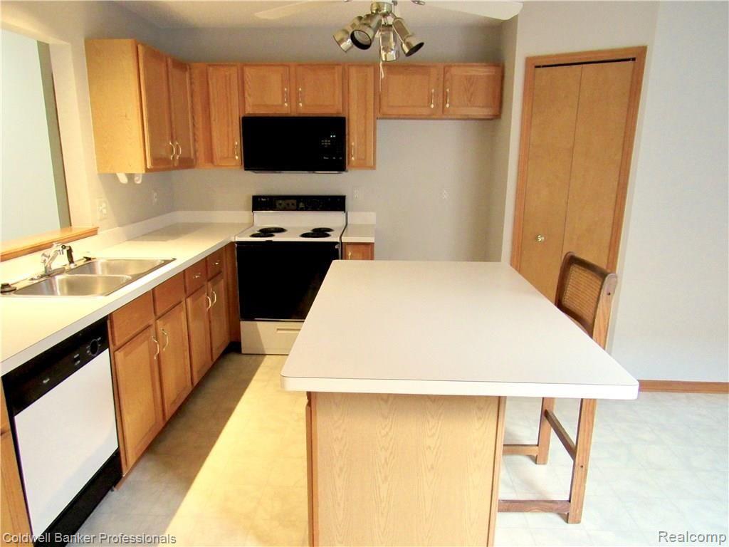 22330 River Ridge Trail Farmington Hills, MI 48335 - Photo 16 of 35