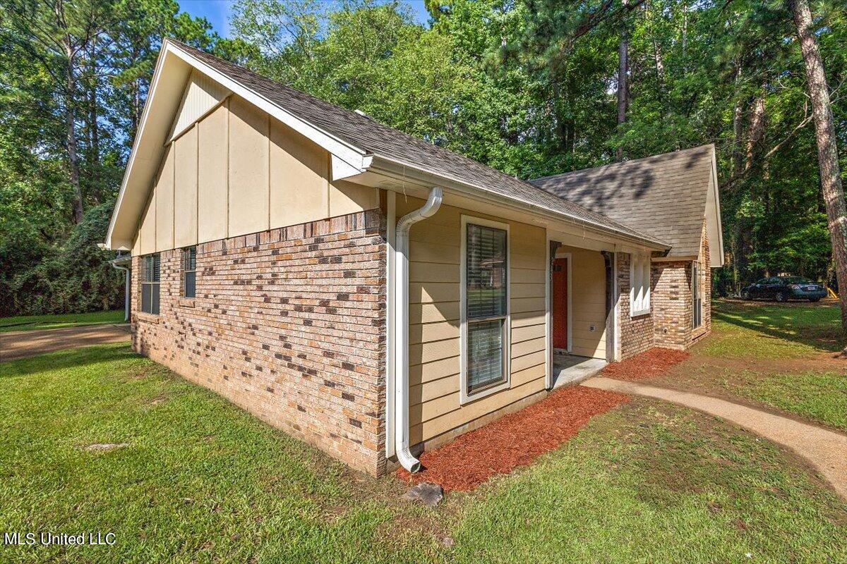 243 Fox Meadows Road Jackson, MS 39212 - Photo 2 of 22 02-HTP_6450