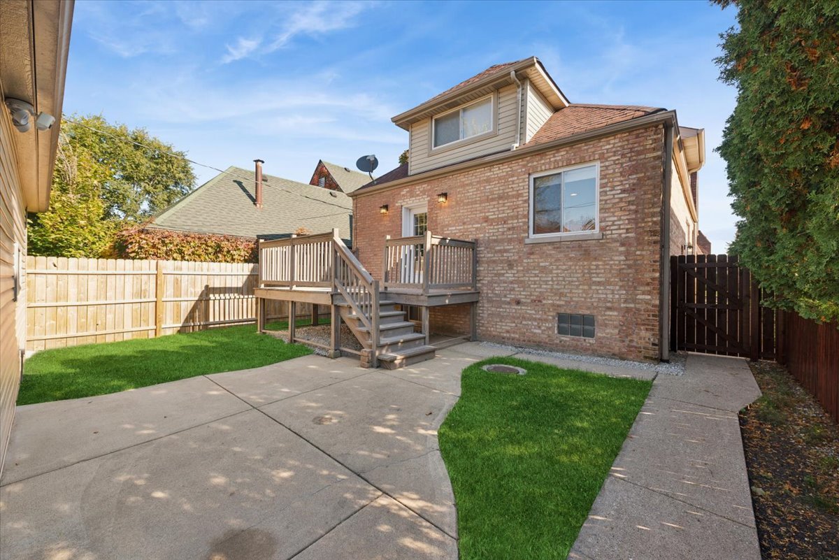 3254 North Rutherford Avenue Chicago, IL 60634 - Photo 15 of 29 a front view of a house with garden