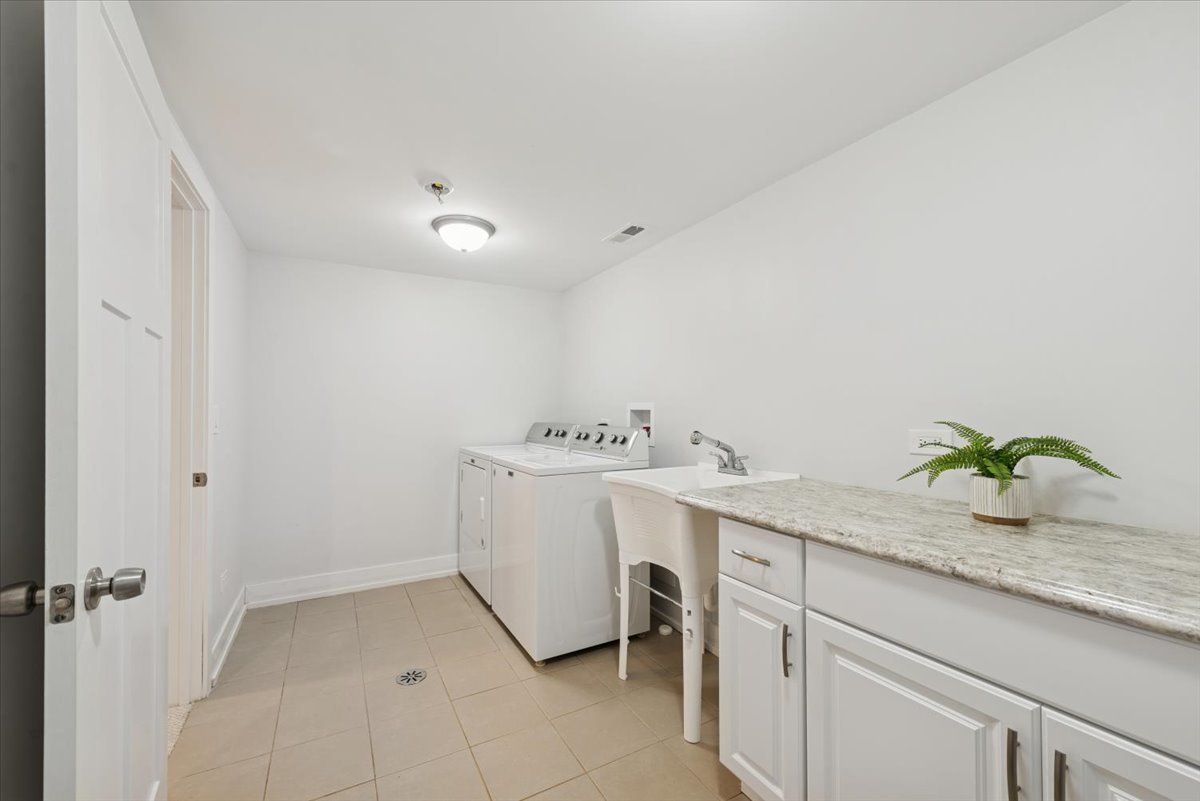 3254 North Rutherford Avenue Chicago, IL 60634 - Photo 25 of 29 a utility room with cabinets washer and dryer