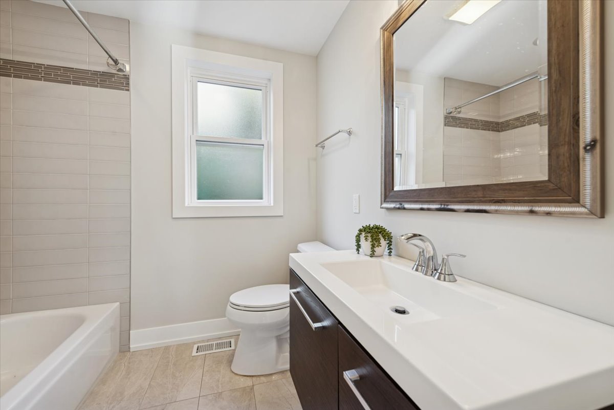 3254 North Rutherford Avenue Chicago, IL 60634 - Photo 6 of 29 a bathroom with a sink a toilet and bathtub