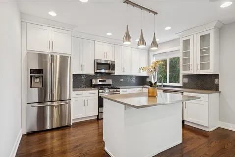 $585,000 | 3254 North Rutherford Avenue, Chicago, IL 60634