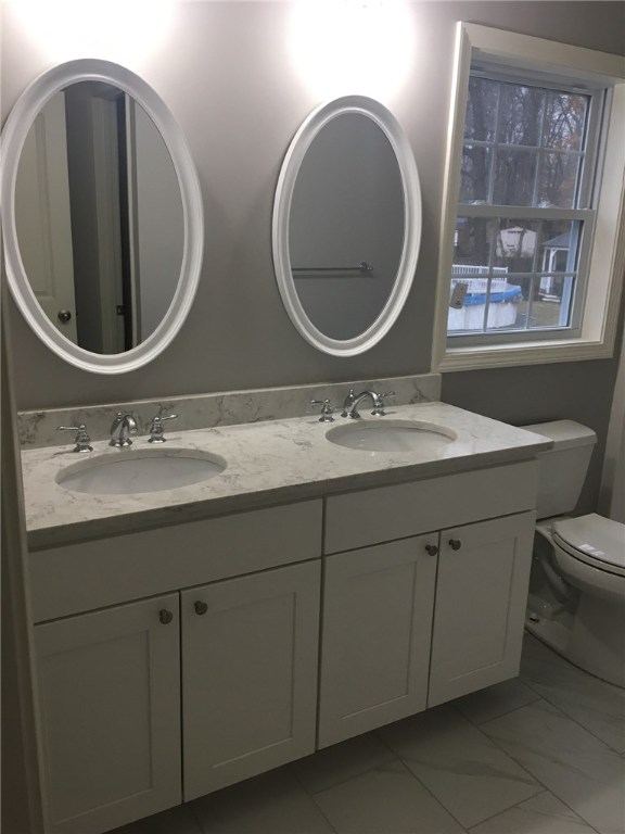 83 Cobble Hill Road Lincoln, RI 02865 - Photo 10 of 17 Master Bath