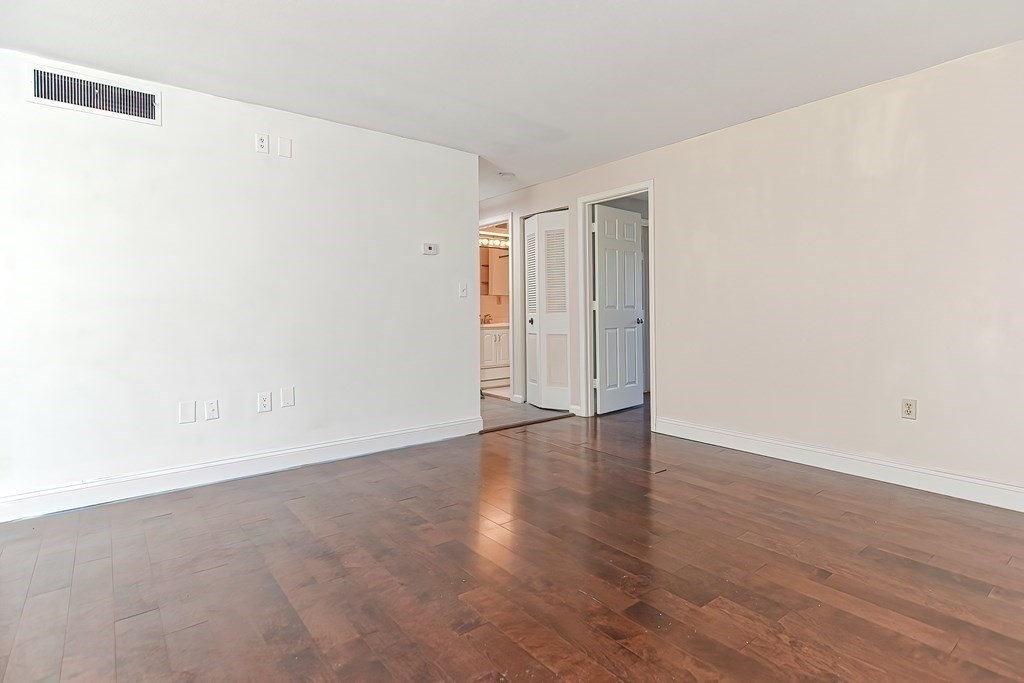 4 Beal's Cove Road, Unit G Hingham, MA 02043 - Photo 11 of 22 Gallery Image 11