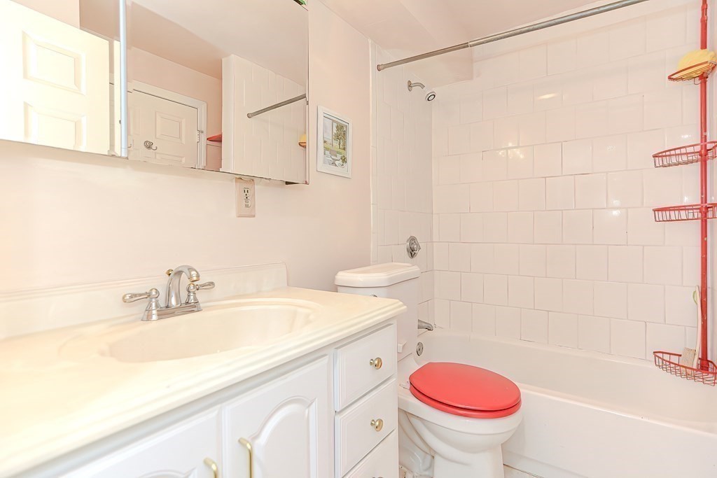 4 Beal's Cove Road, Unit G Hingham, MA 02043 - Photo 19 of 22 Gallery Image 19