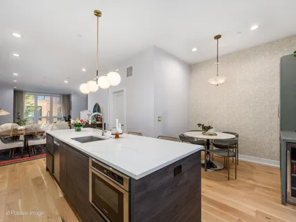 $1,050,000 | 525 North Bishop Street, Unit 5, Chicago, IL 60642